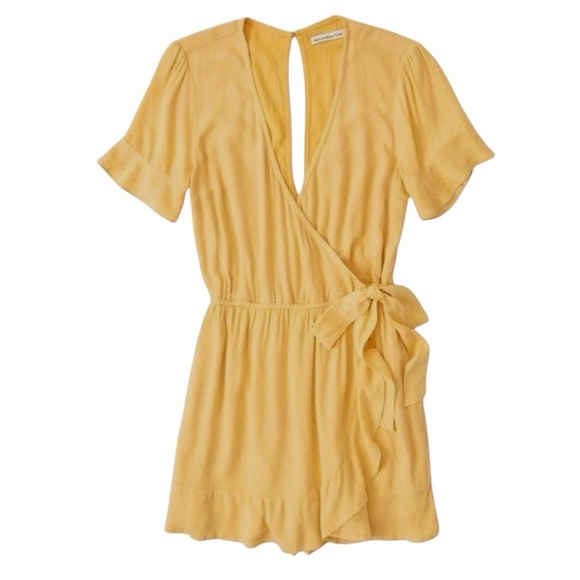 Abercrombie & Fitch Mustard Yellow Shorts Romper Size Small - Picture 1 of 7